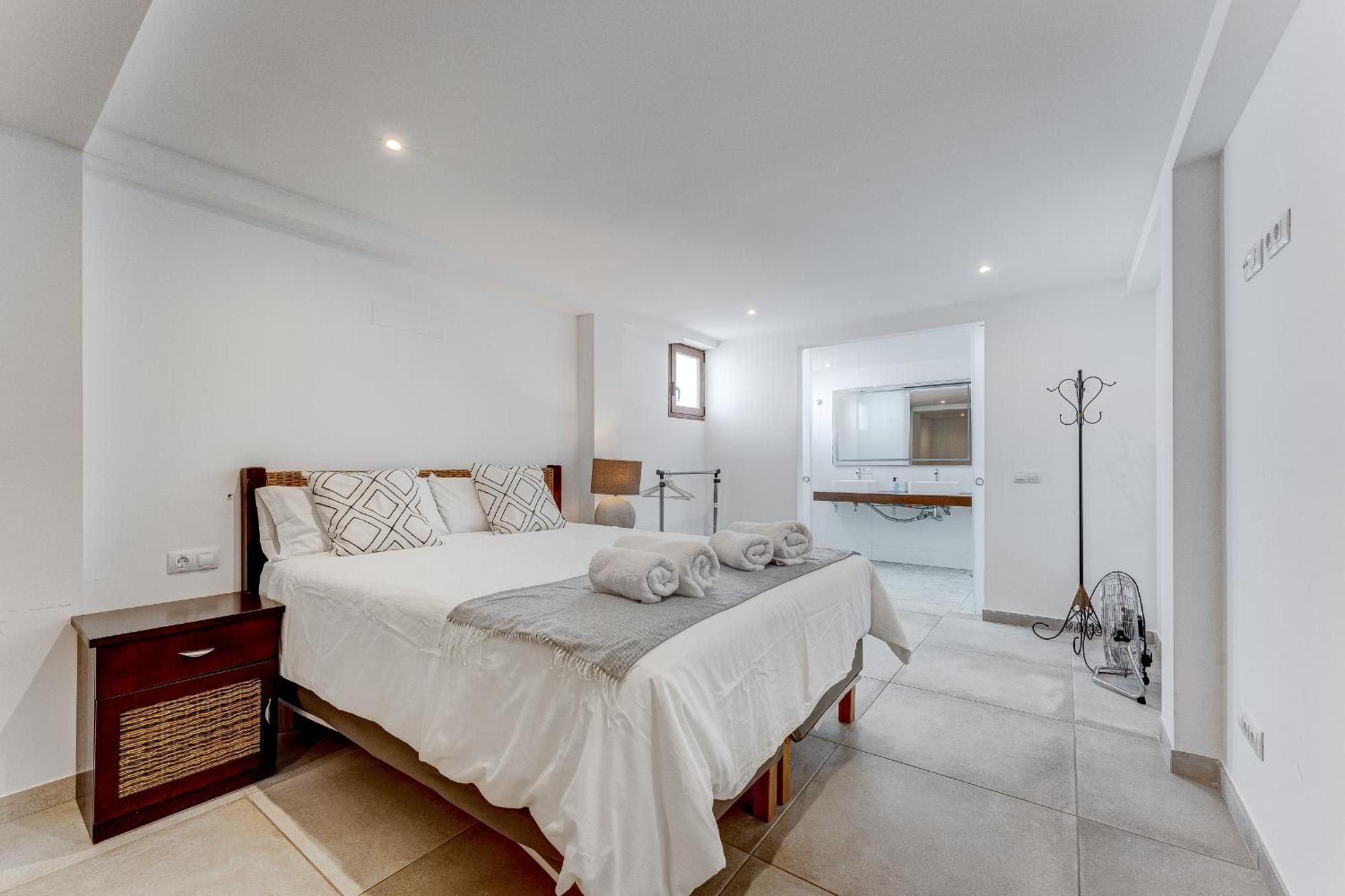Fabulous Contemporary 5 Bedroom Villa With Private Heated Pool, Sleeps Max 13 Callao Salvaje Exterior photo