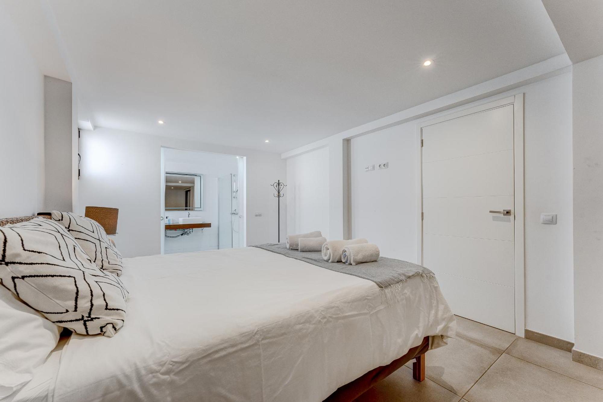 Fabulous Contemporary 5 Bedroom Villa With Private Heated Pool, Sleeps Max 13 Callao Salvaje Exterior photo