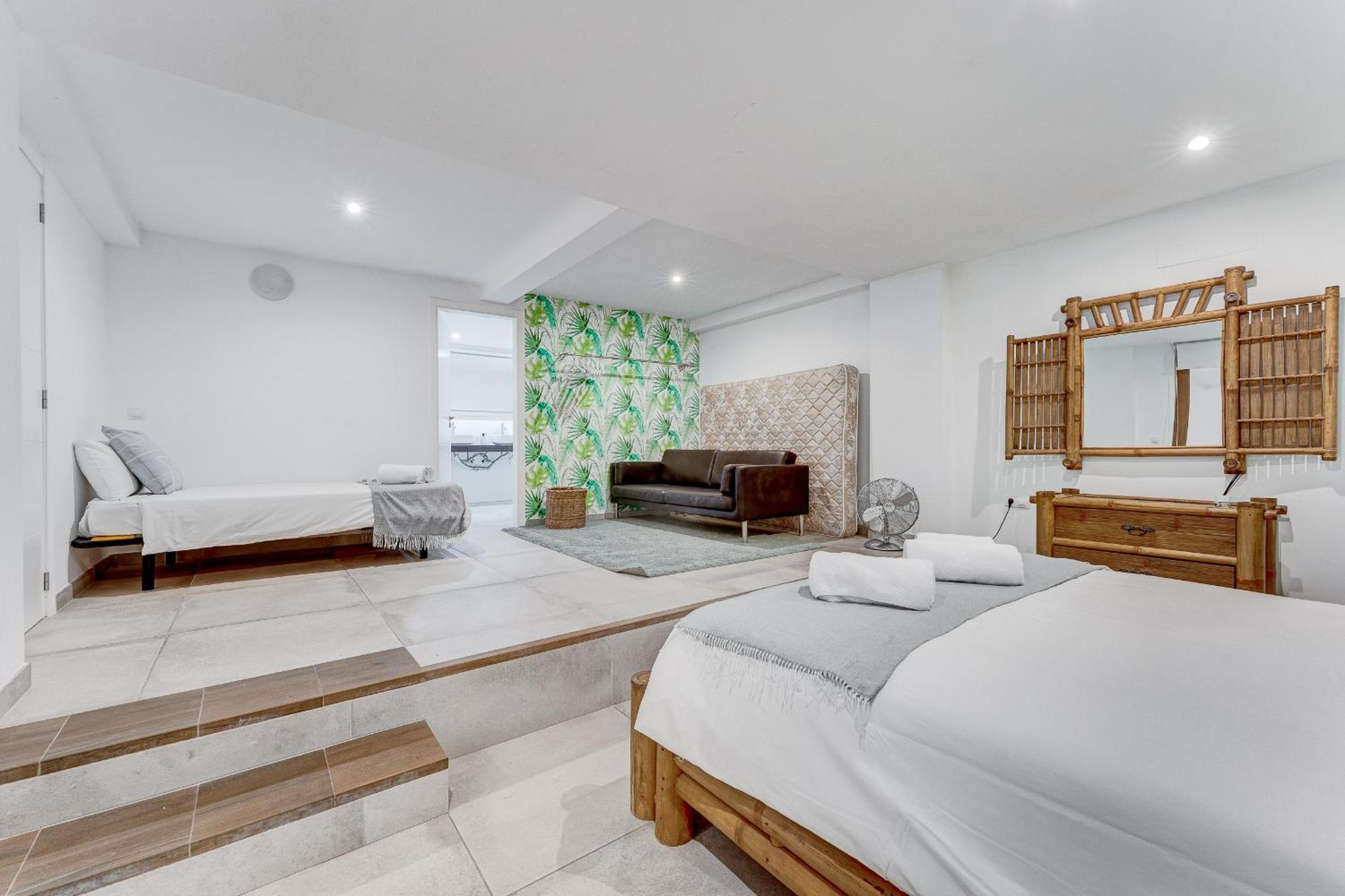 Fabulous Contemporary 5 Bedroom Villa With Private Heated Pool, Sleeps Max 13 Callao Salvaje Exterior photo