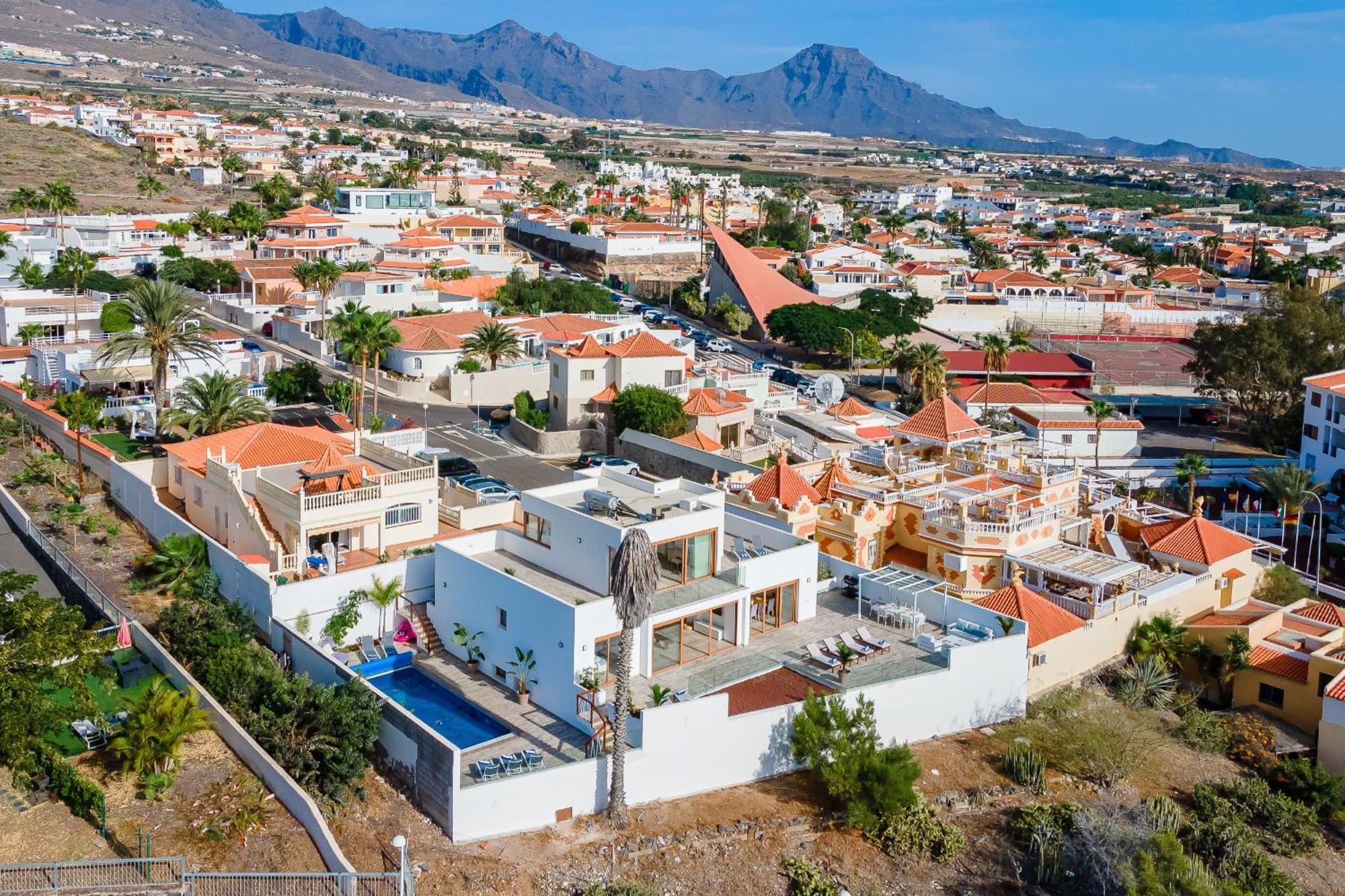 Fabulous Contemporary 5 Bedroom Villa With Private Heated Pool, Sleeps Max 13 Callao Salvaje Exterior photo