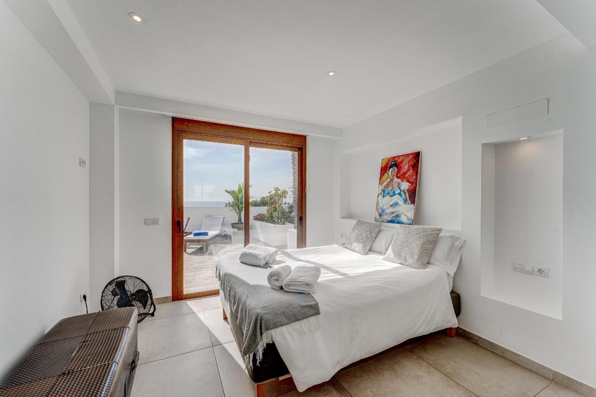 Fabulous Contemporary 5 Bedroom Villa With Private Heated Pool, Sleeps Max 13 Callao Salvaje Exterior photo