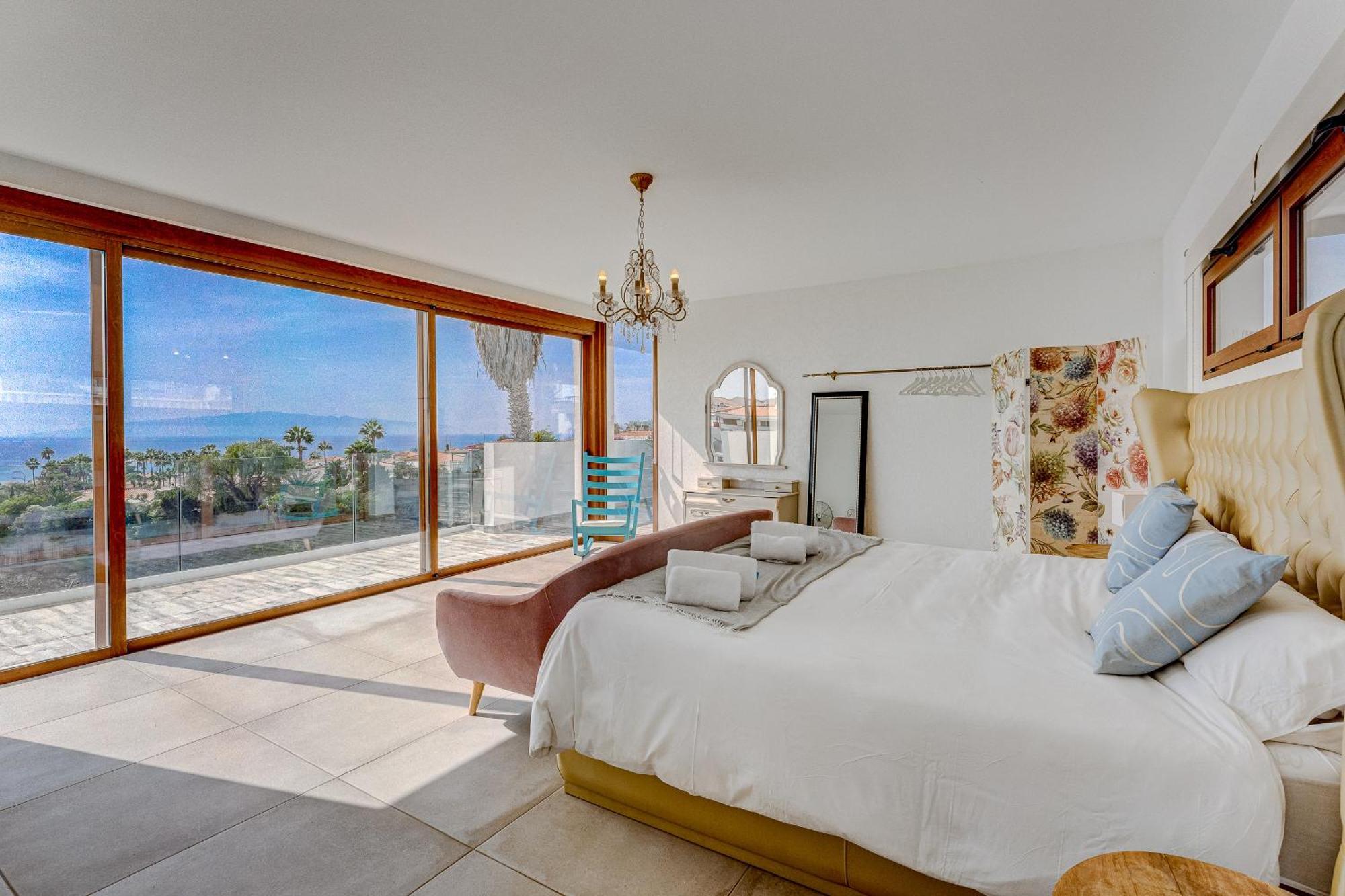 Fabulous Contemporary 5 Bedroom Villa With Private Heated Pool, Sleeps Max 13 Callao Salvaje Exterior photo