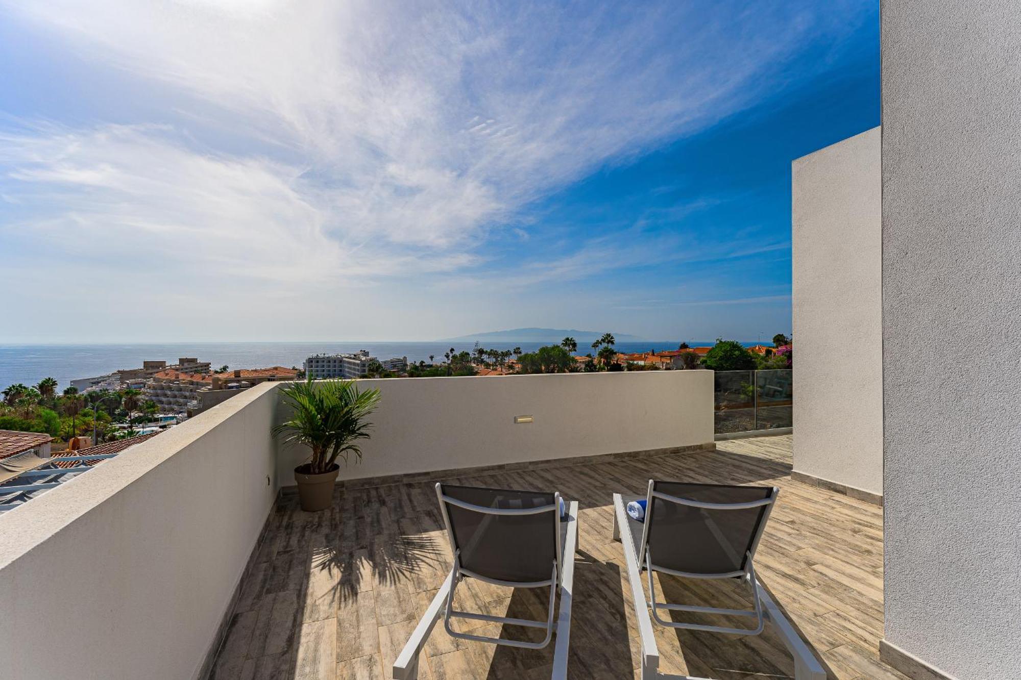 Fabulous Contemporary 5 Bedroom Villa With Private Heated Pool, Sleeps Max 13 Callao Salvaje Exterior photo