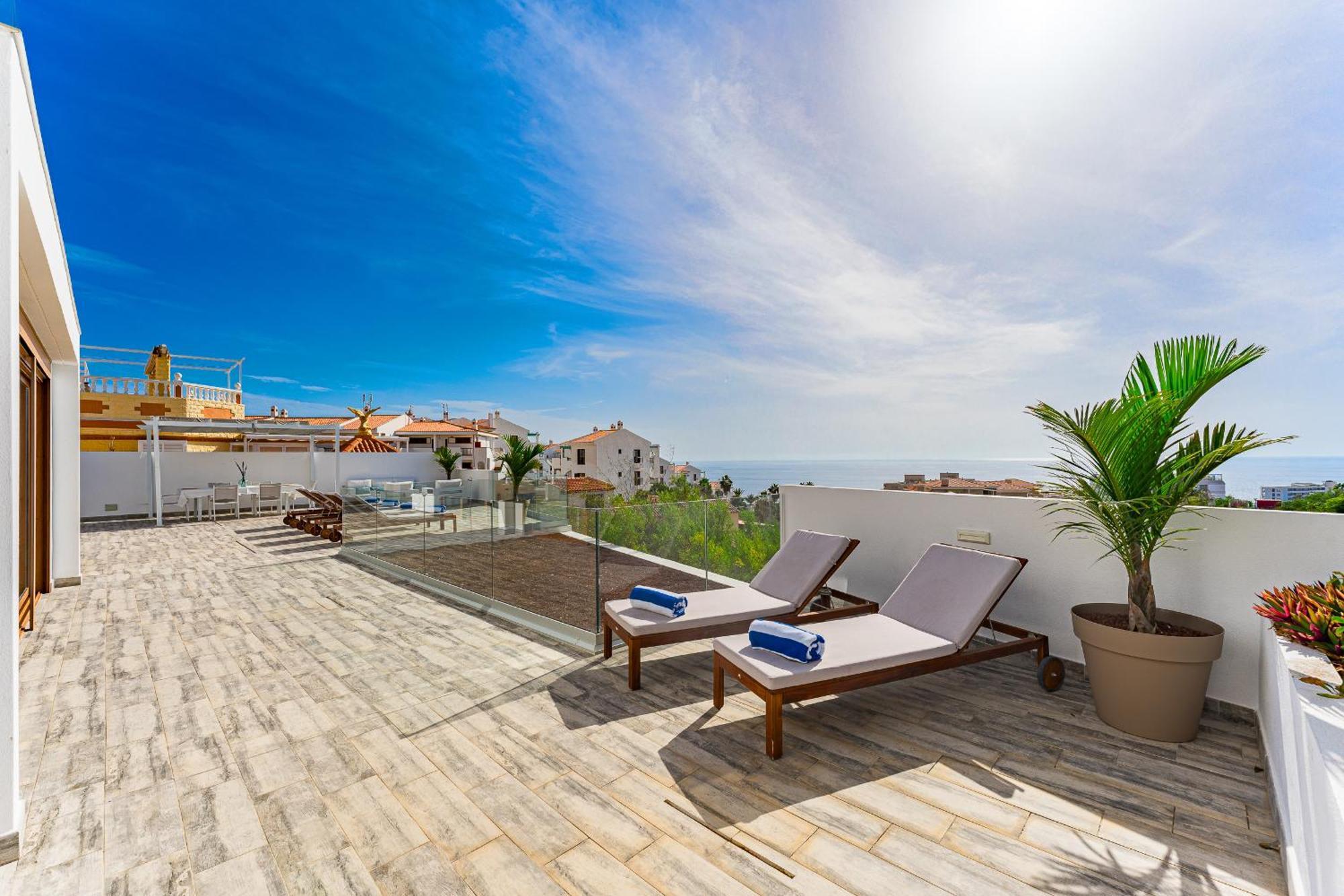 Fabulous Contemporary 5 Bedroom Villa With Private Heated Pool, Sleeps Max 13 Callao Salvaje Exterior photo