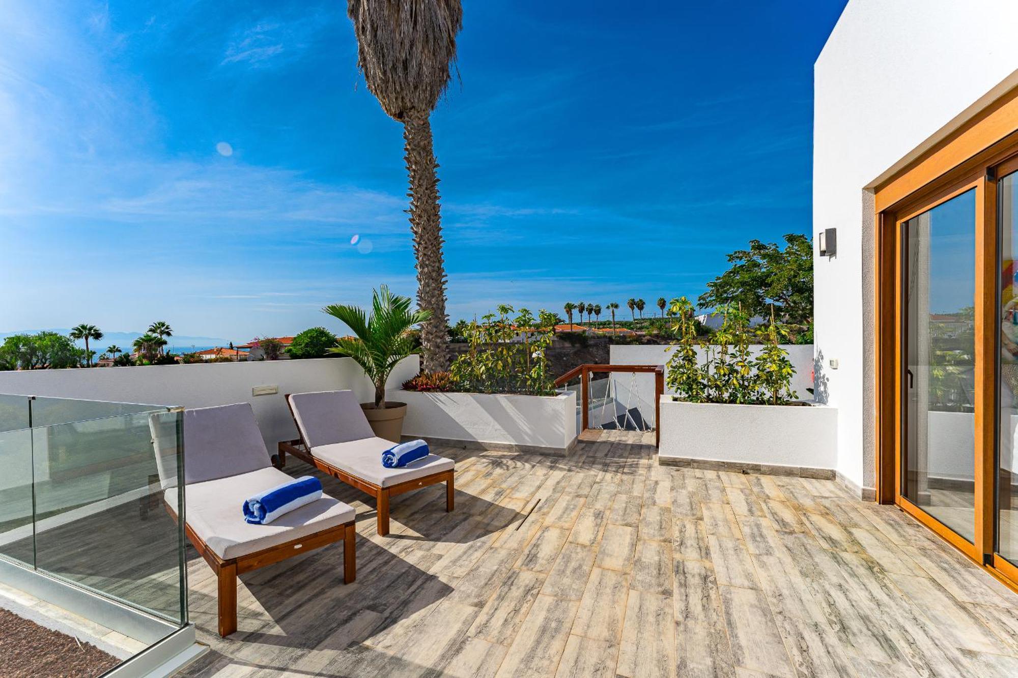 Fabulous Contemporary 5 Bedroom Villa With Private Heated Pool, Sleeps Max 13 Callao Salvaje Exterior photo