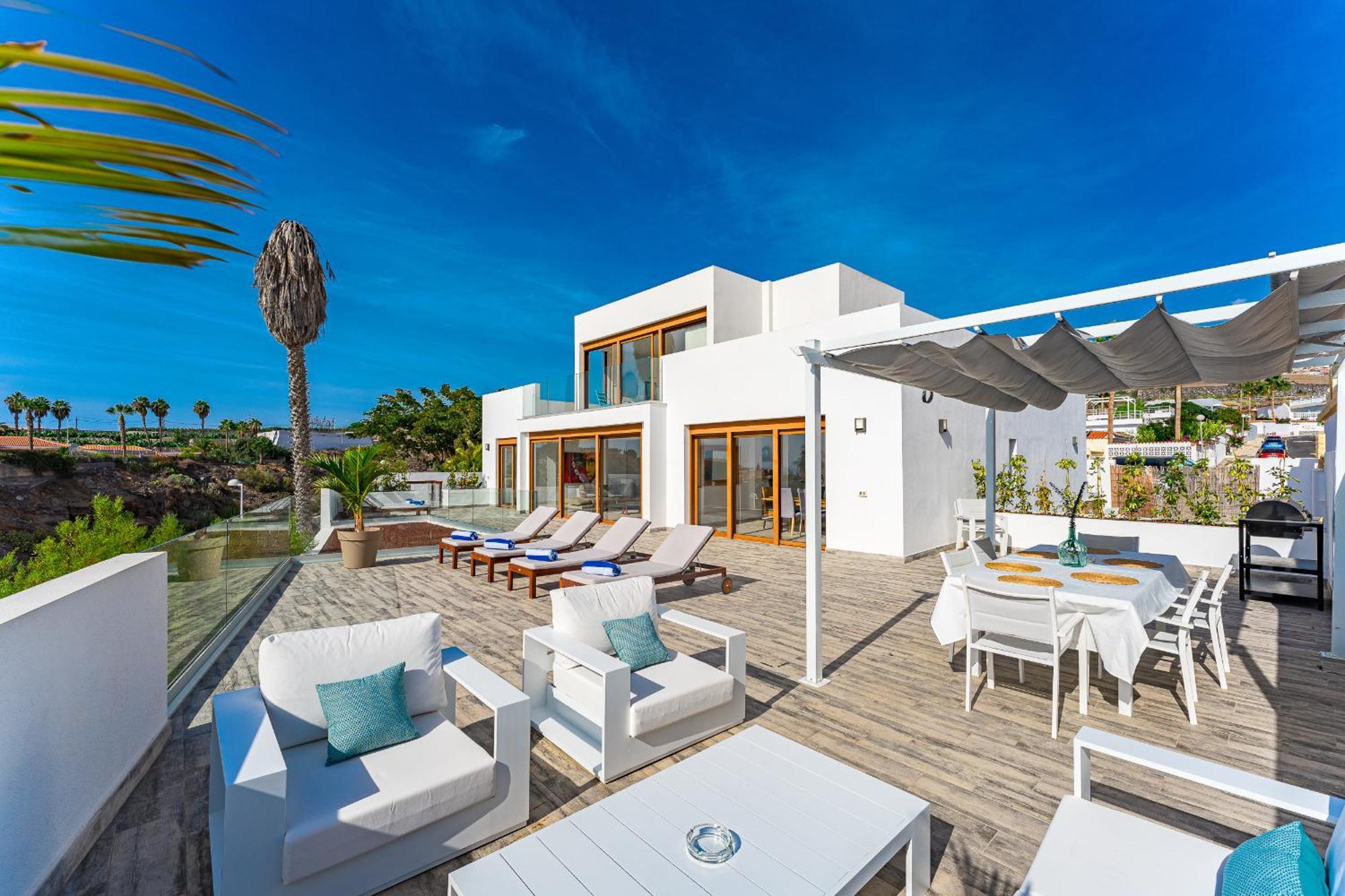 Fabulous Contemporary 5 Bedroom Villa With Private Heated Pool, Sleeps Max 13 Callao Salvaje Exterior photo
