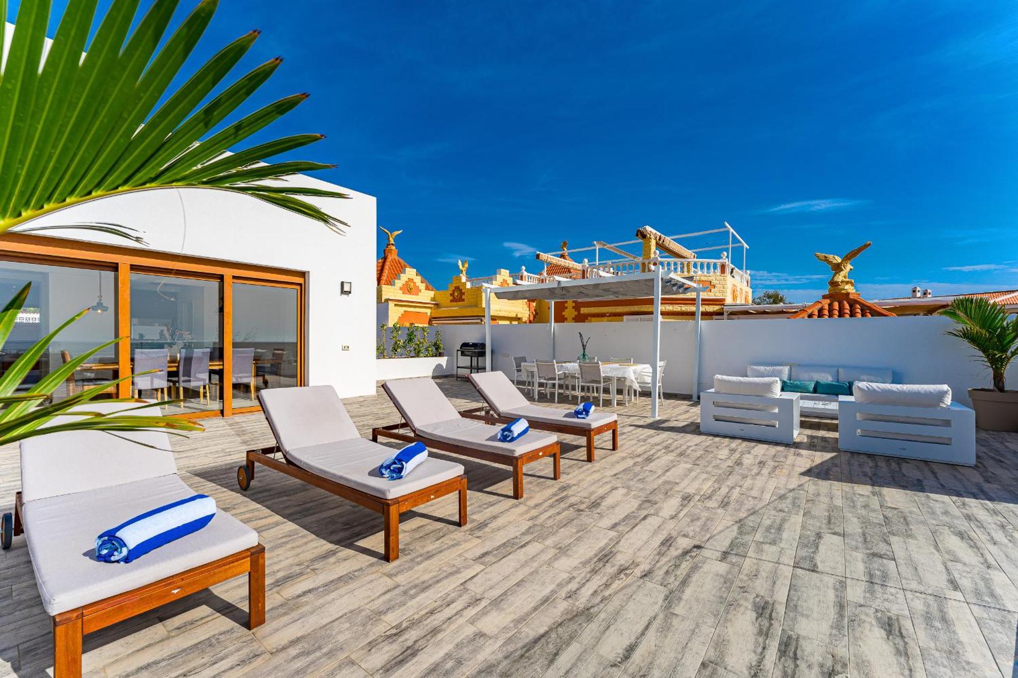 Fabulous Contemporary 5 Bedroom Villa With Private Heated Pool, Sleeps Max 13 Callao Salvaje Exterior photo